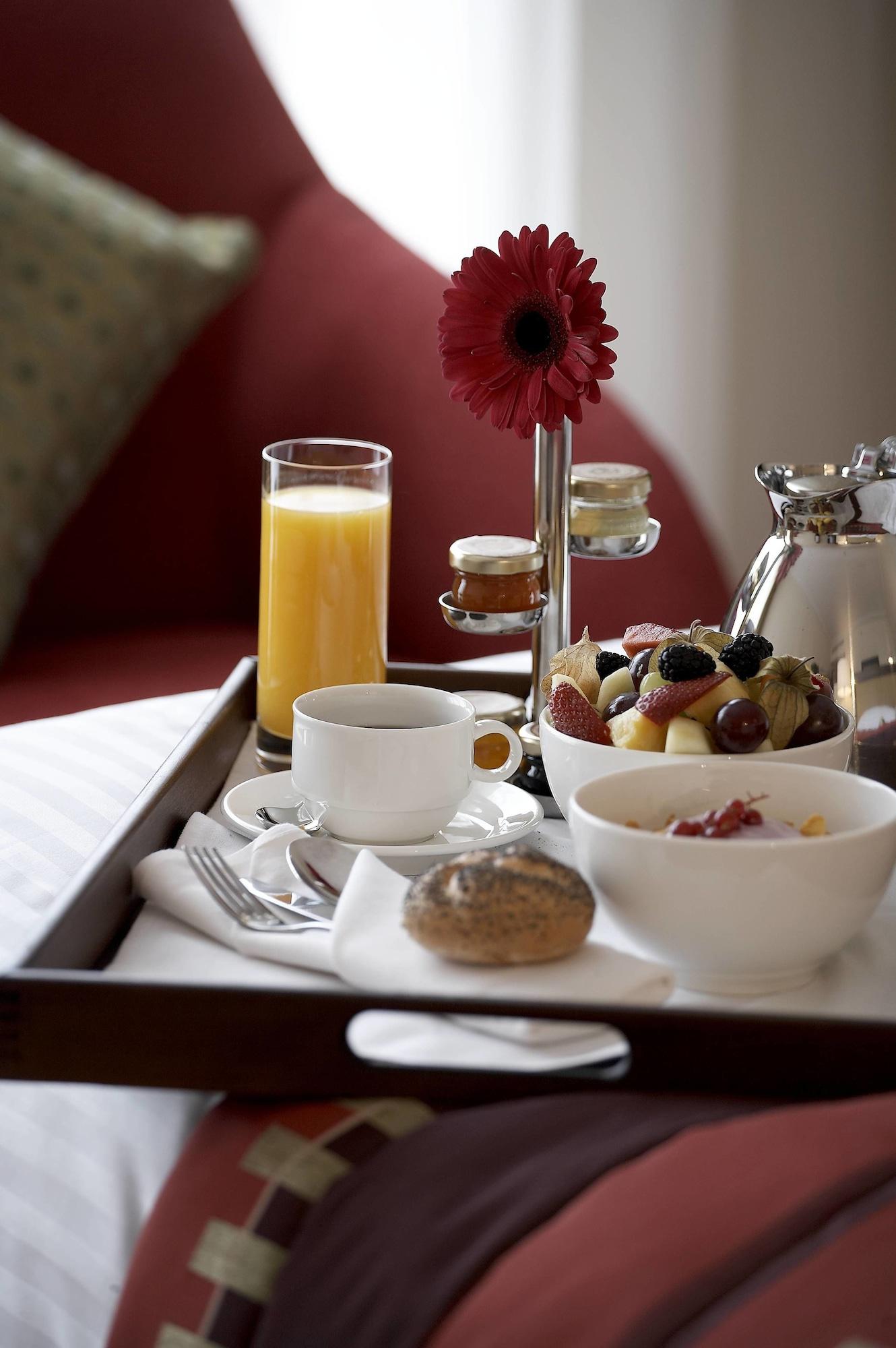 Hilton Jaipur Hotel Luaran gambar A light breakfast