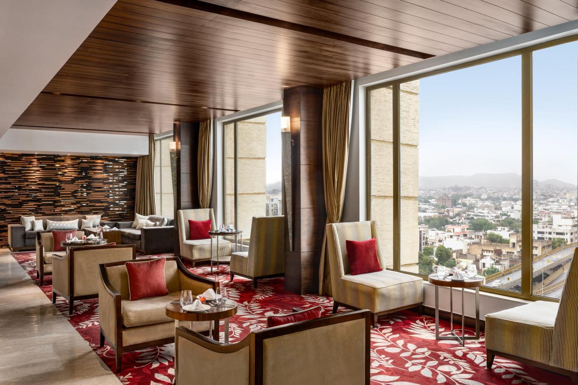 Hilton Jaipur Hotel Luaran gambar The Club Lounge at the Taj Mahal Palace