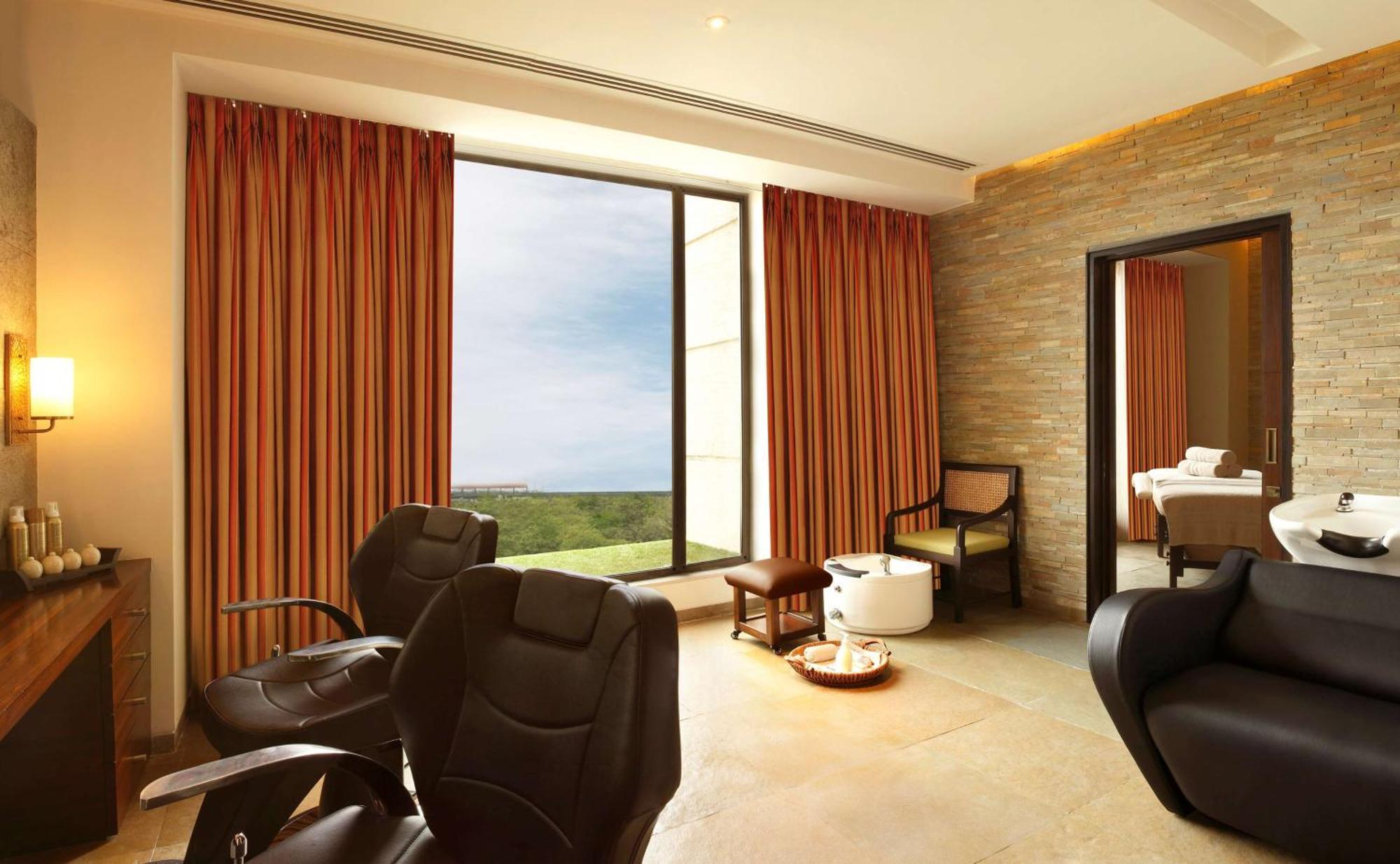 Hilton Jaipur Hotel Luaran gambar The spa at The Oberoi, Mumbai