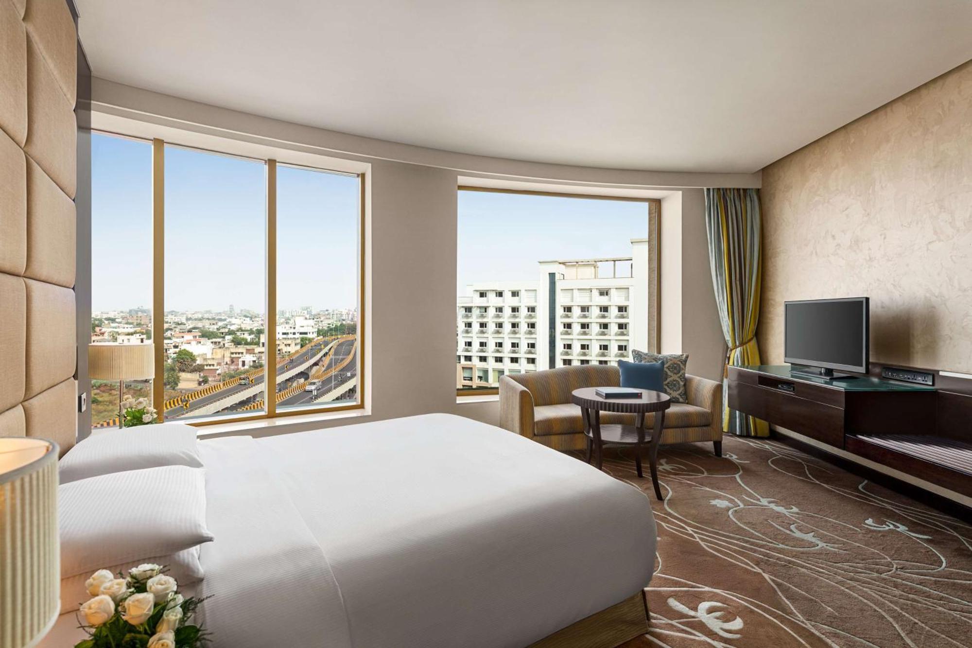 Hilton Jaipur Hotel Luaran gambar Deluxe King