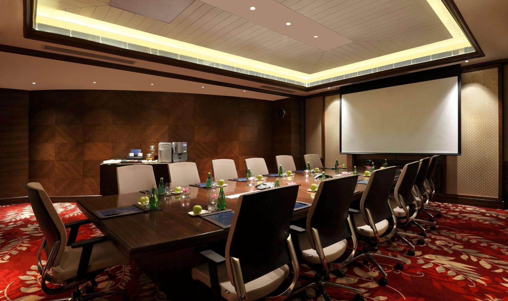 Hilton Jaipur Hotel Luaran gambar Boardroom at the Taj Mahal Palace, Mumbai