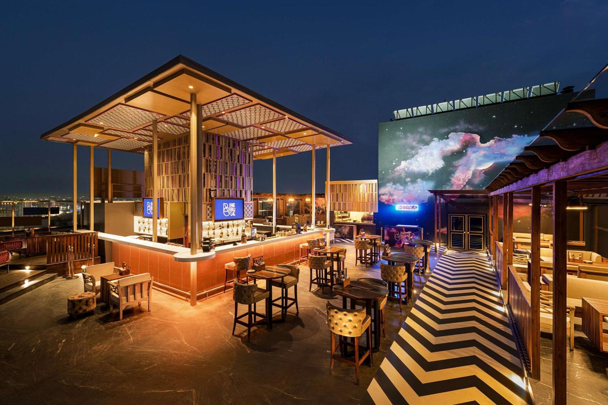Hilton Jaipur Hotel Luaran gambar The Bar
