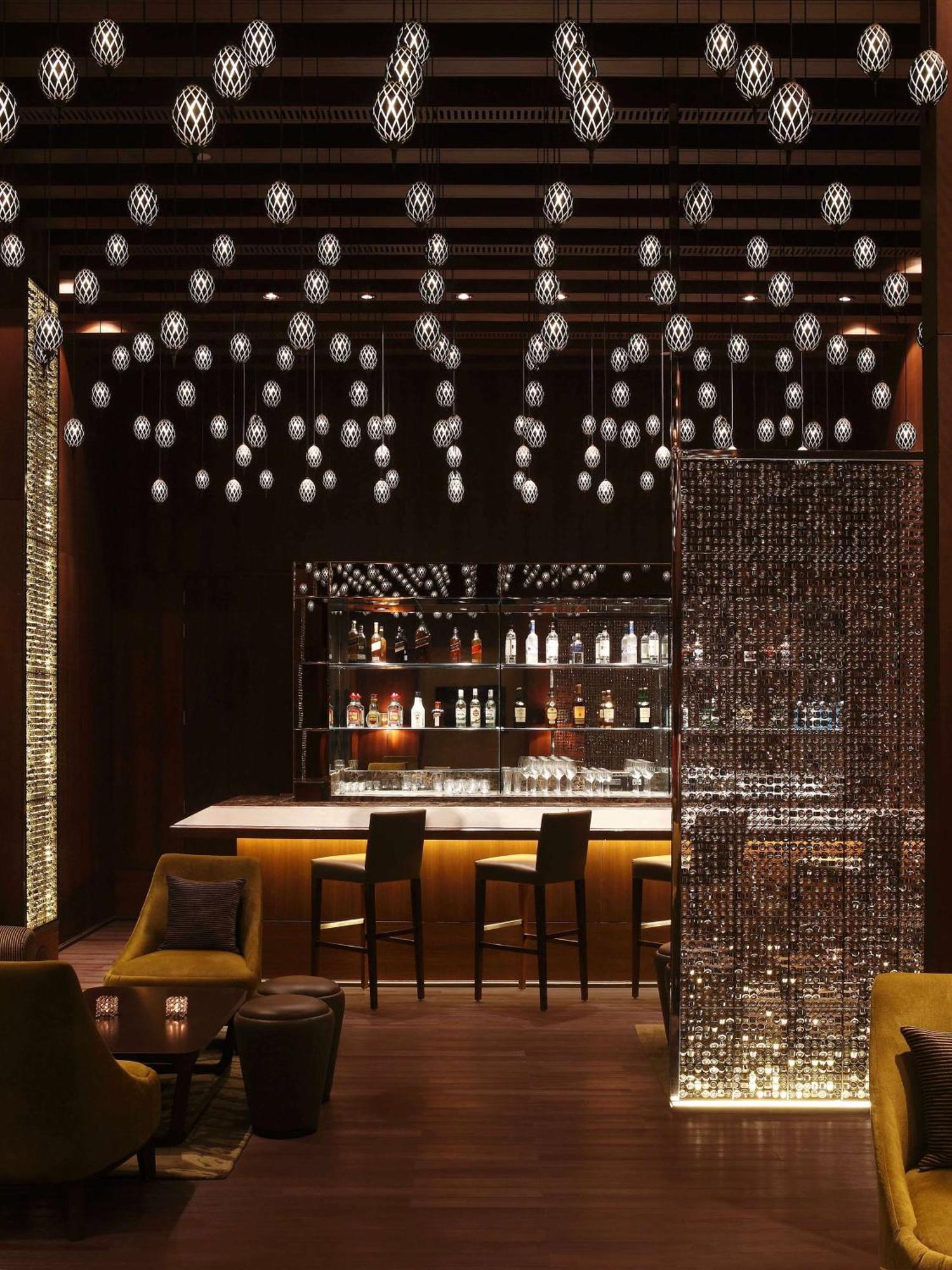 Hilton Jaipur Hotel Luaran gambar The bar at the hotel