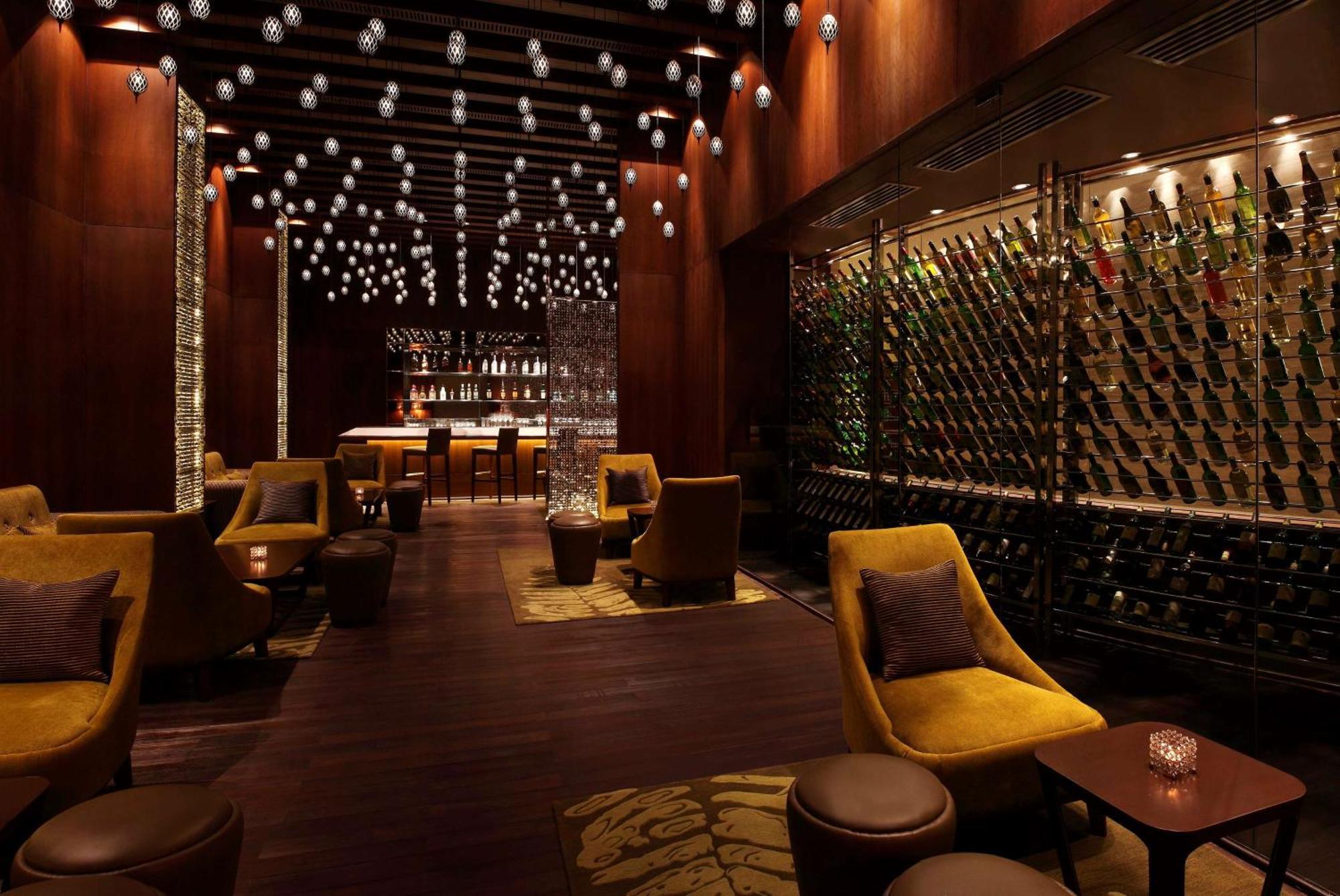Hilton Jaipur Hotel Luaran gambar The Bar