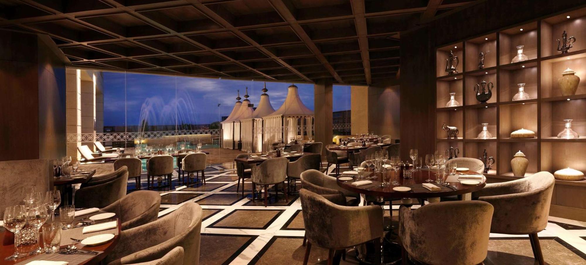 Hilton Jaipur Hotel Luaran gambar The restaurant