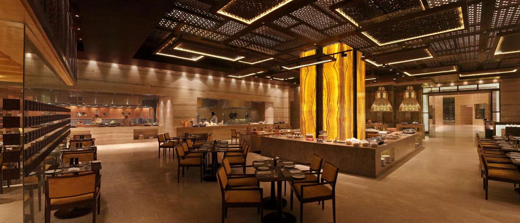 Hilton Jaipur Hotel Luaran gambar The restaurant