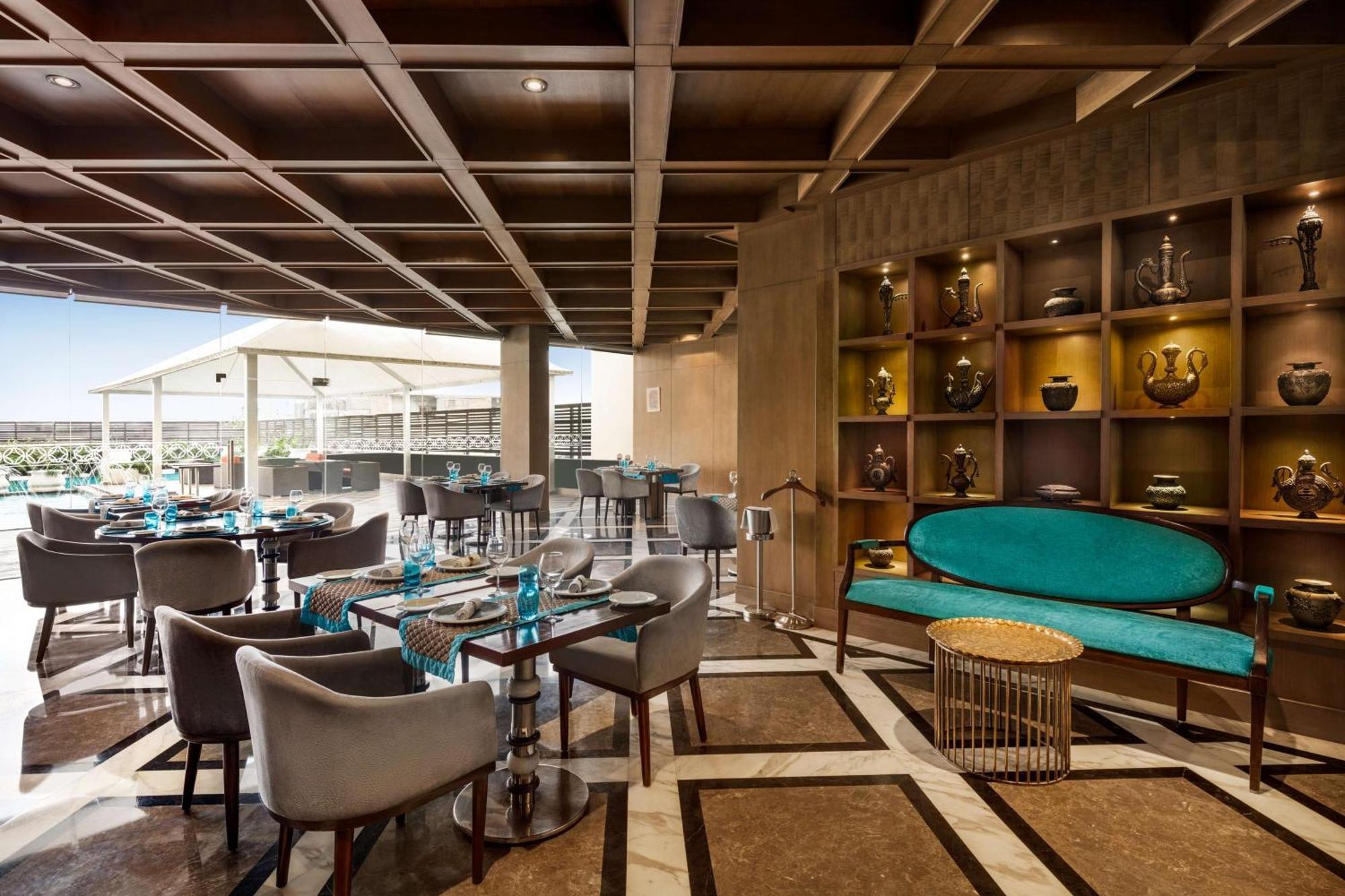 Hilton Jaipur Hotel Luaran gambar The Terrace