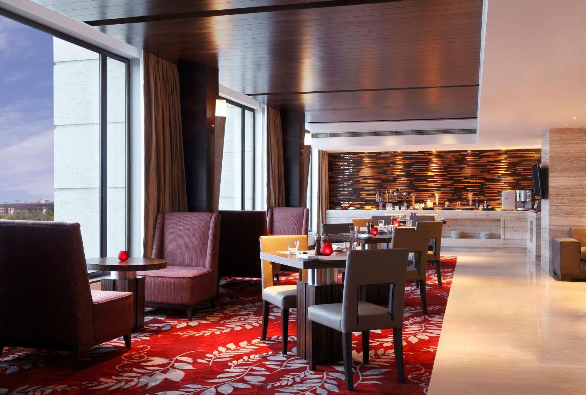 Hilton Jaipur Hotel Luaran gambar Club Lounge at the hotel