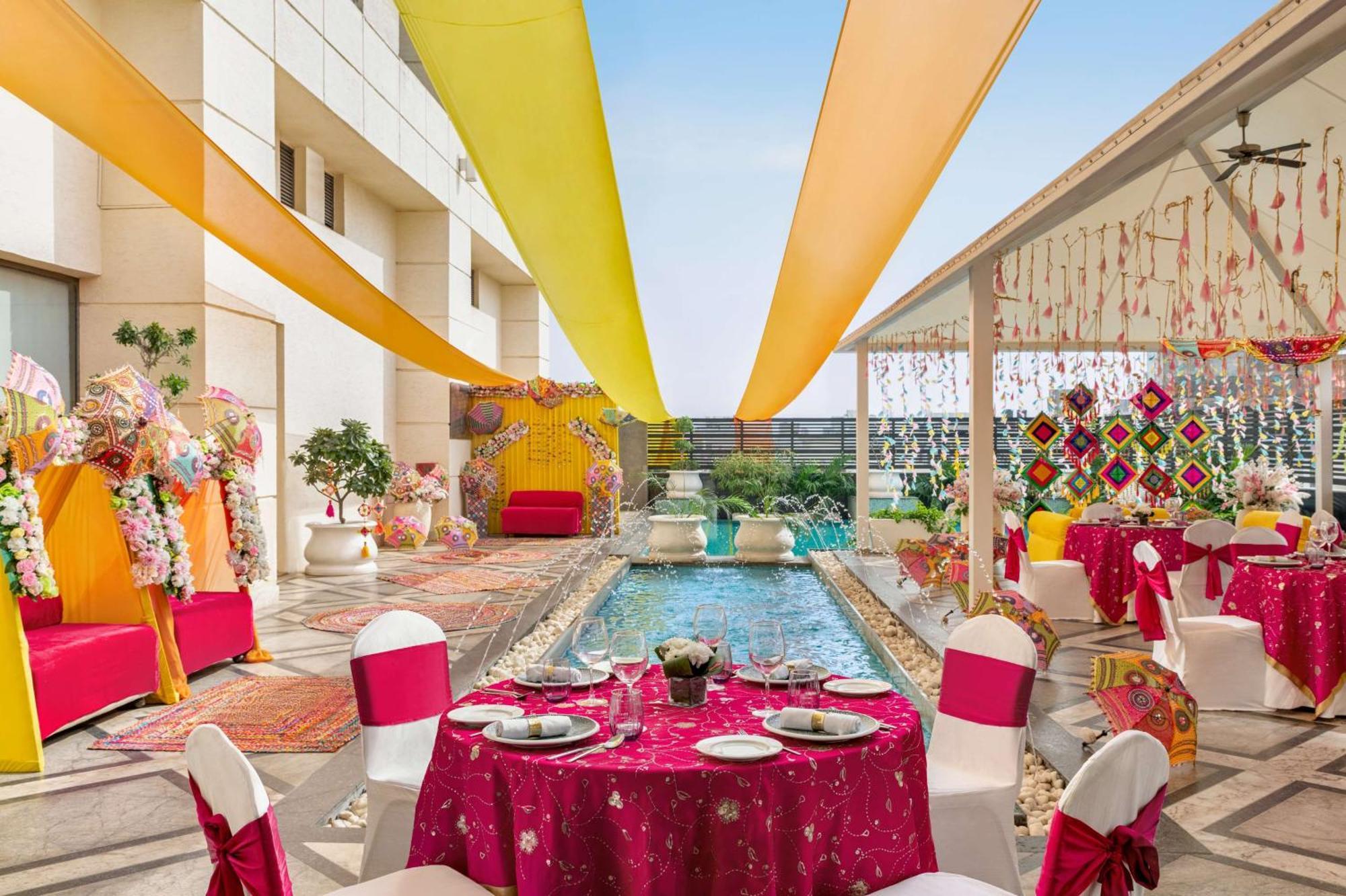 Hilton Jaipur Hotel Luaran gambar The Royal Pool