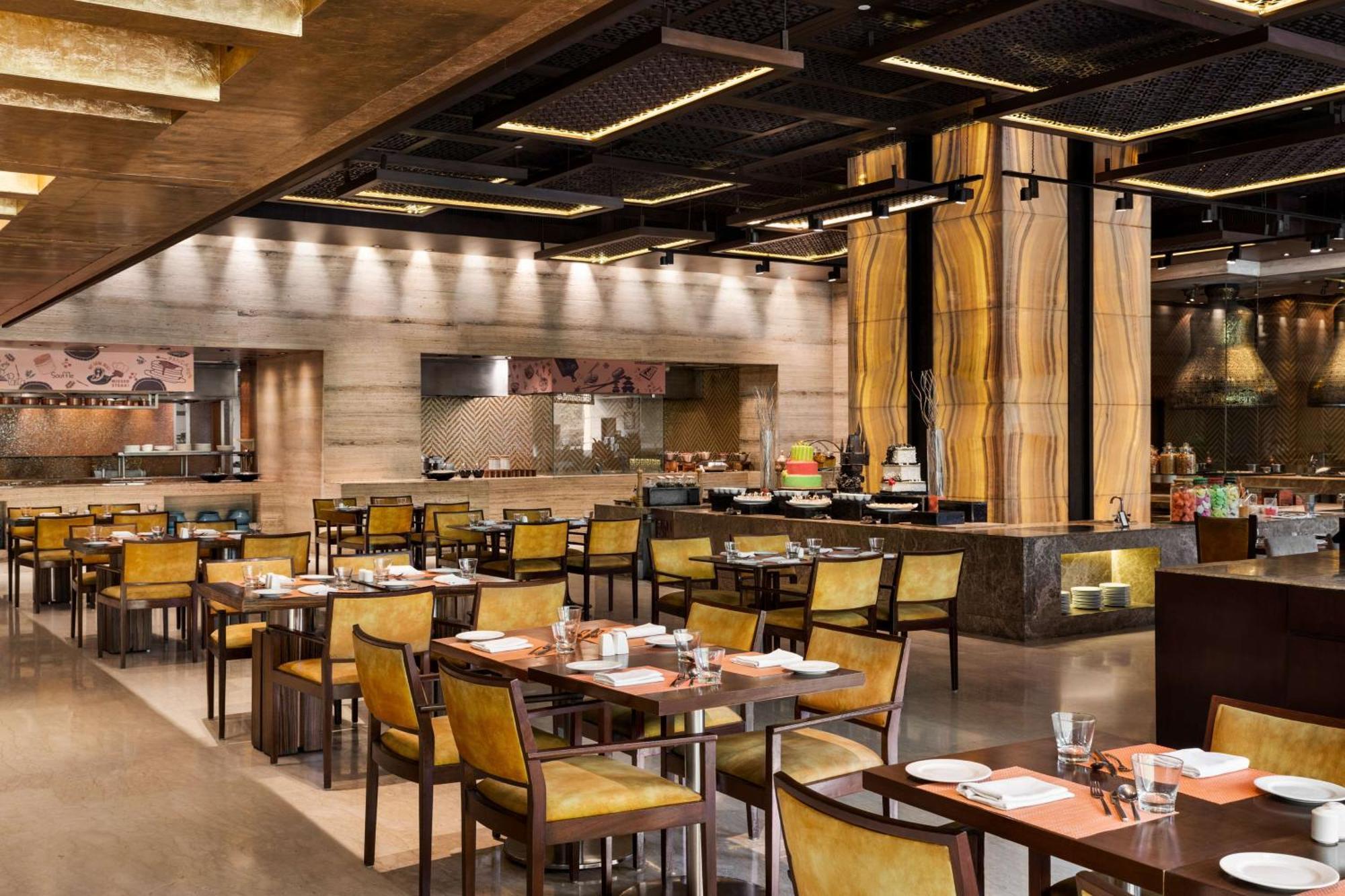 Hilton Jaipur Hotel Luaran gambar The restaurant