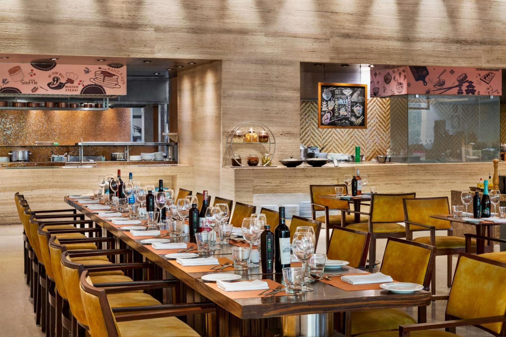 Hilton Jaipur Hotel Luaran gambar The restaurant
