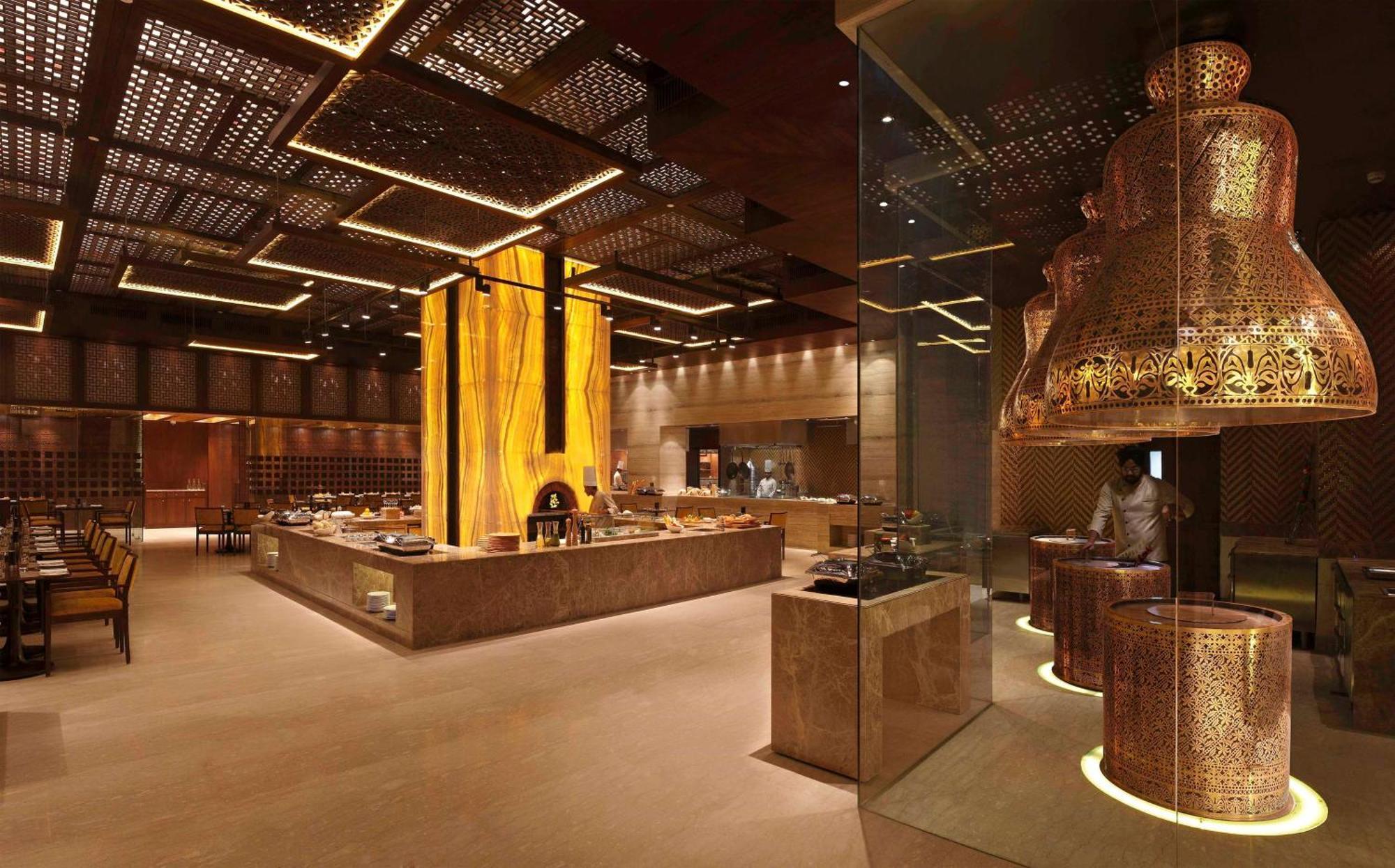 Hilton Jaipur Hotel Luaran gambar The restaurant