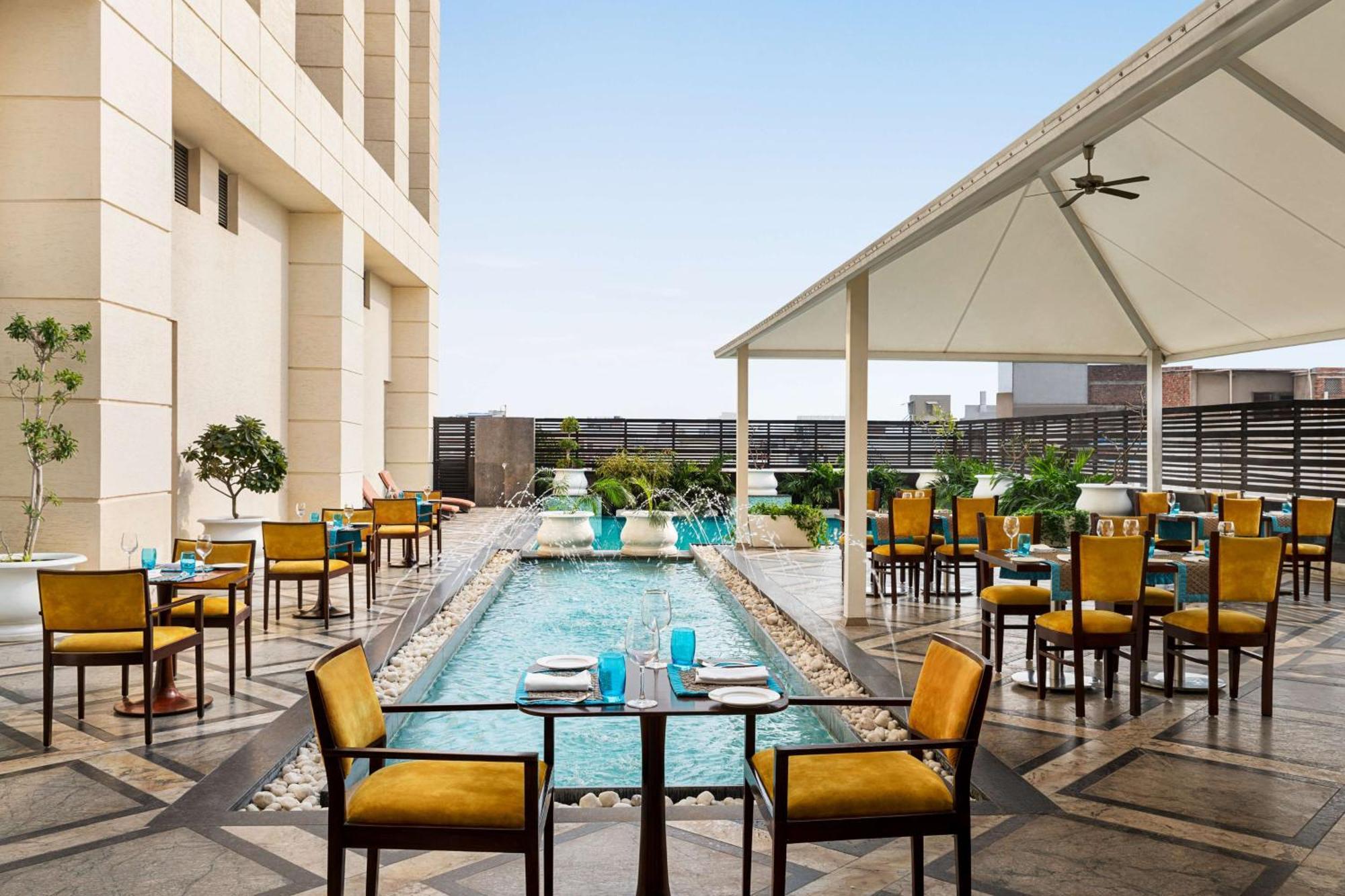 Hilton Jaipur Hotel Luaran gambar The Pool at The Park, New Delhi